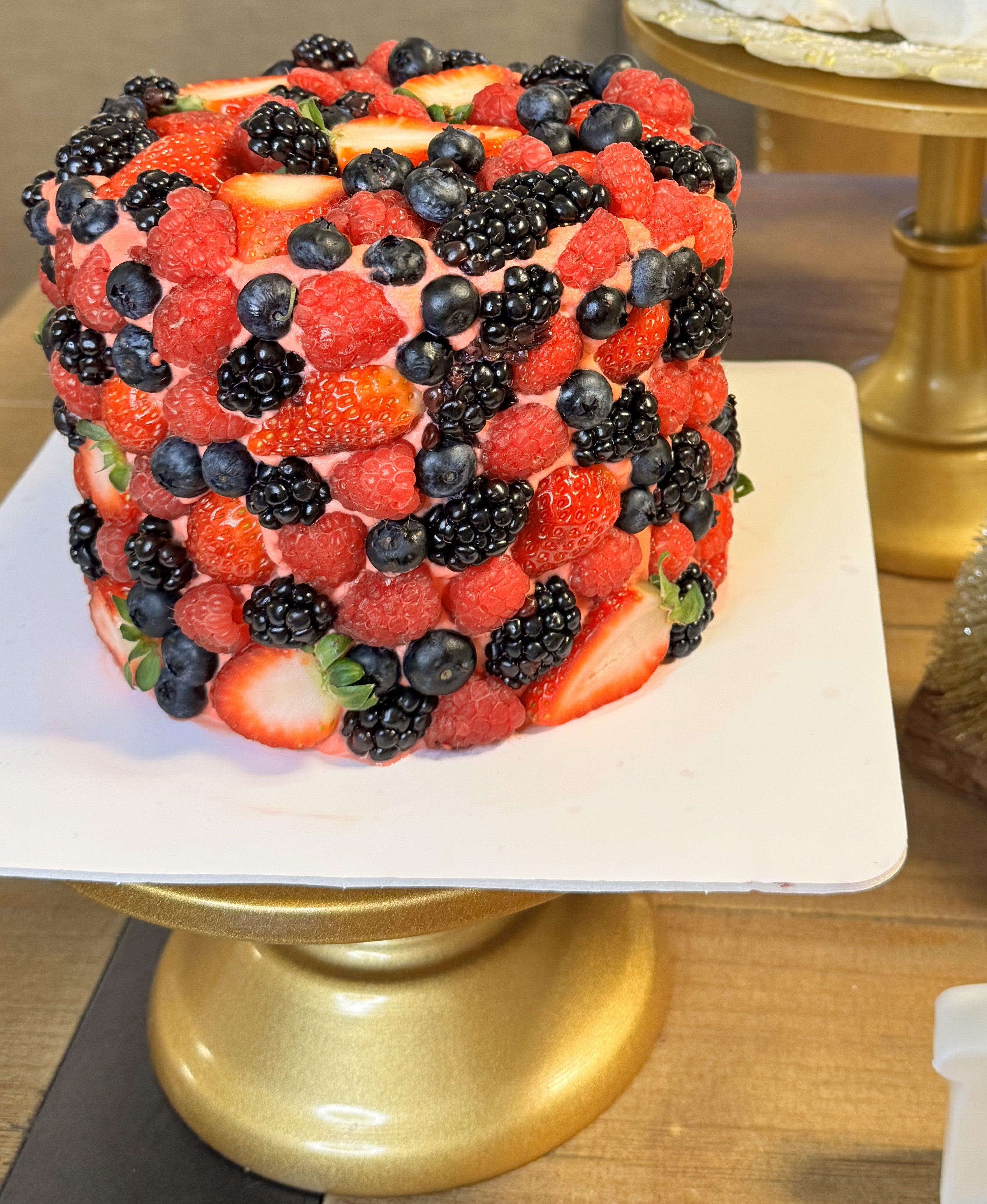Tropical berry cake