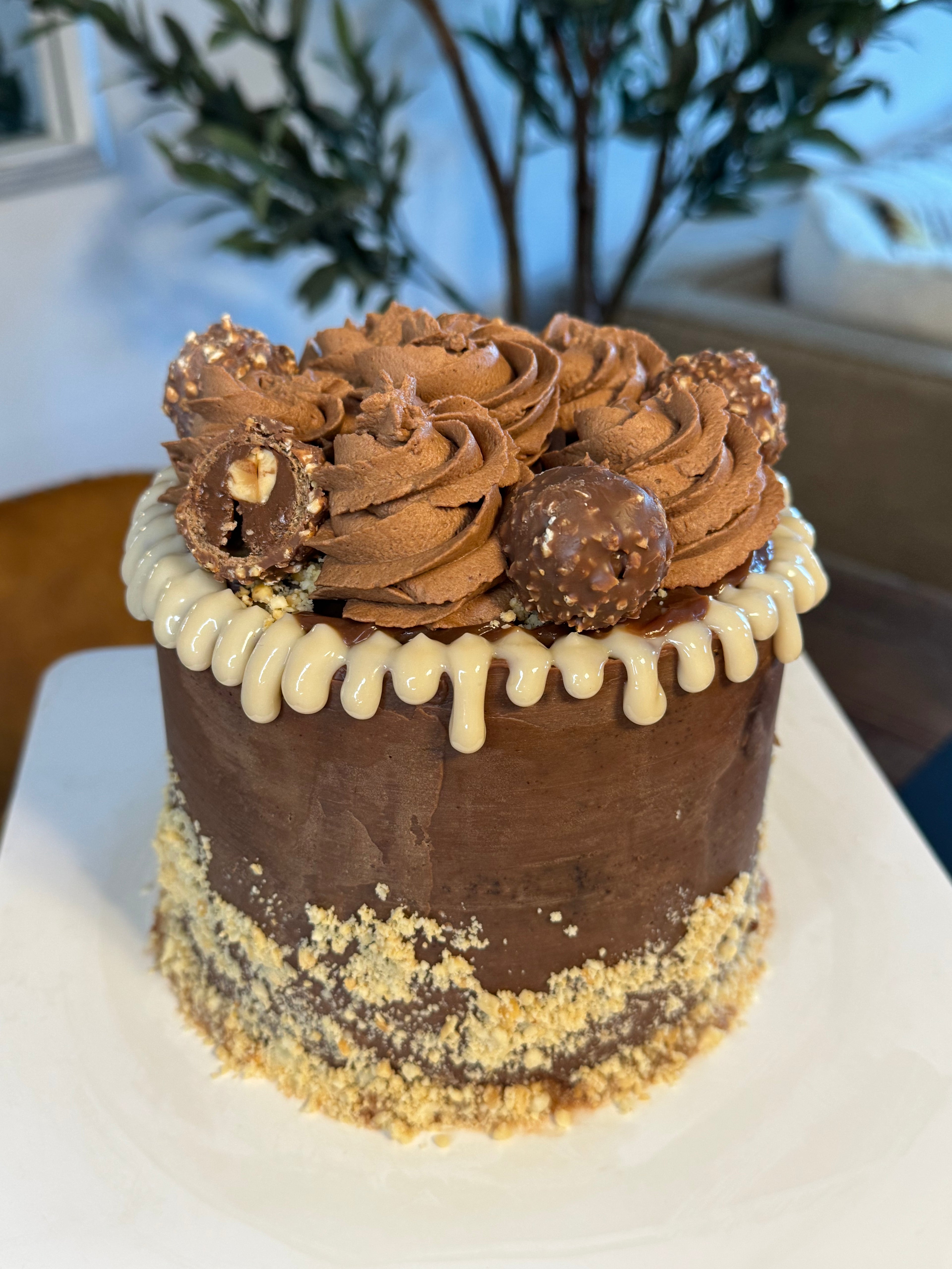 Ferrero Rocher Dripp Cake