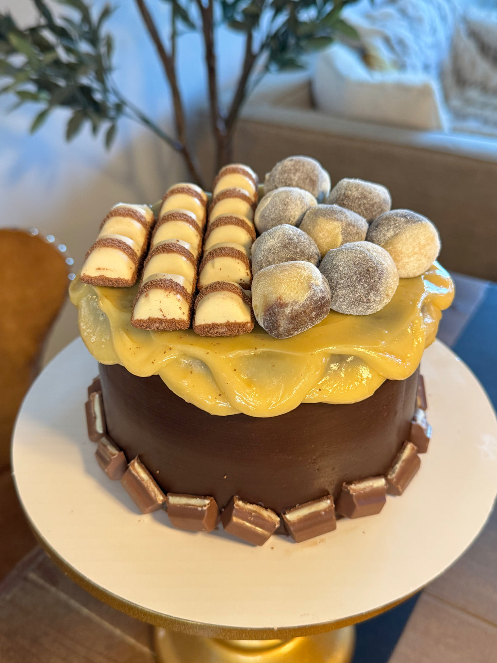 Kinder Bueno Dripp Cake