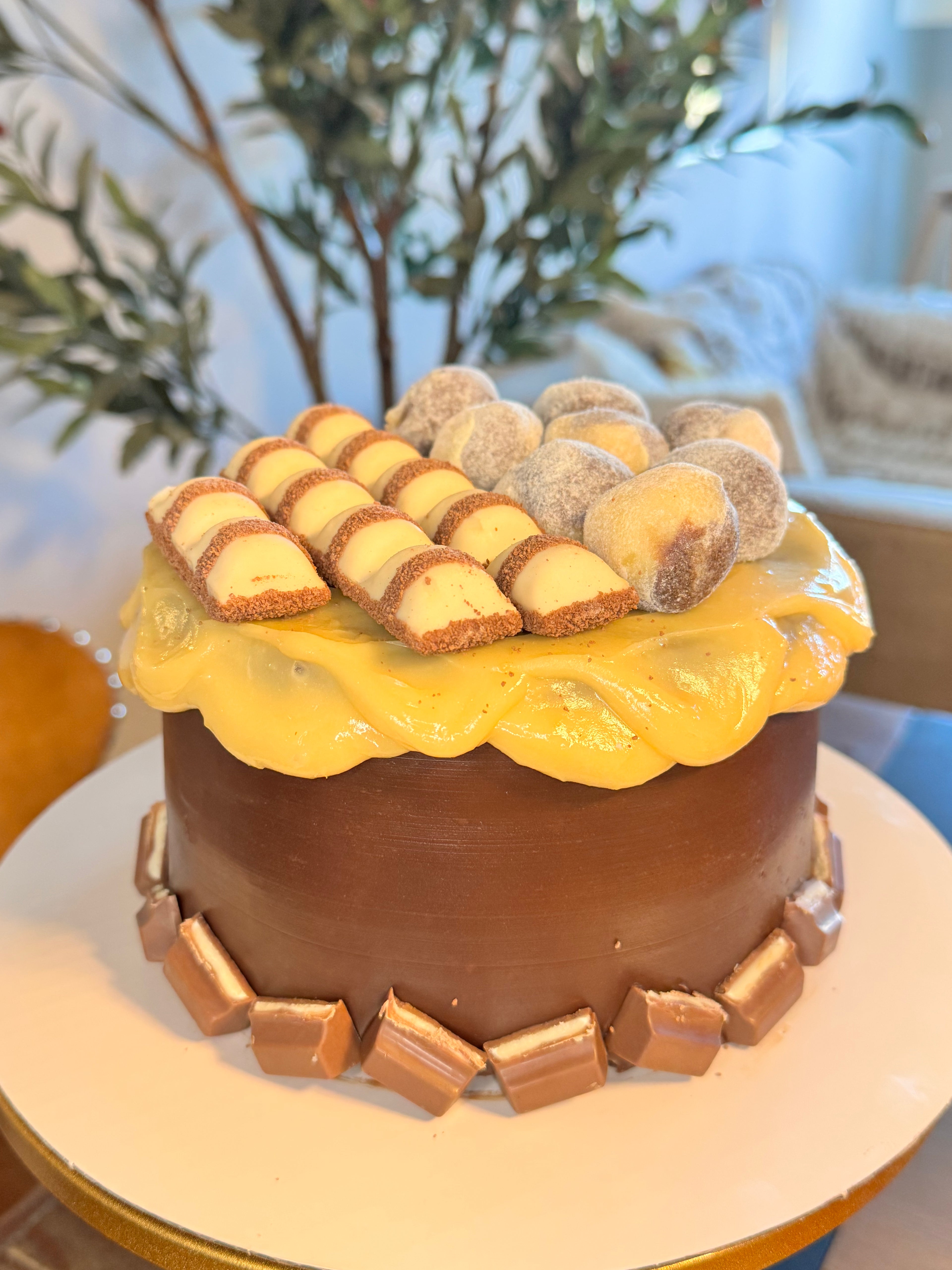 Kinder Bueno Dripp Cake