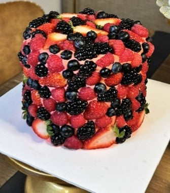 RED VELVET BERRY CAKE